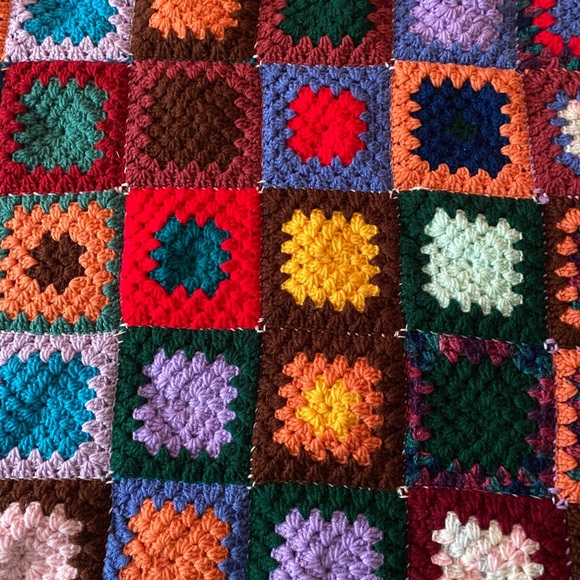 Vintage Granny square hand crochet knit blanket - Picture 2 of 3